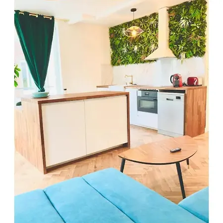 F2 Proche Commodite *